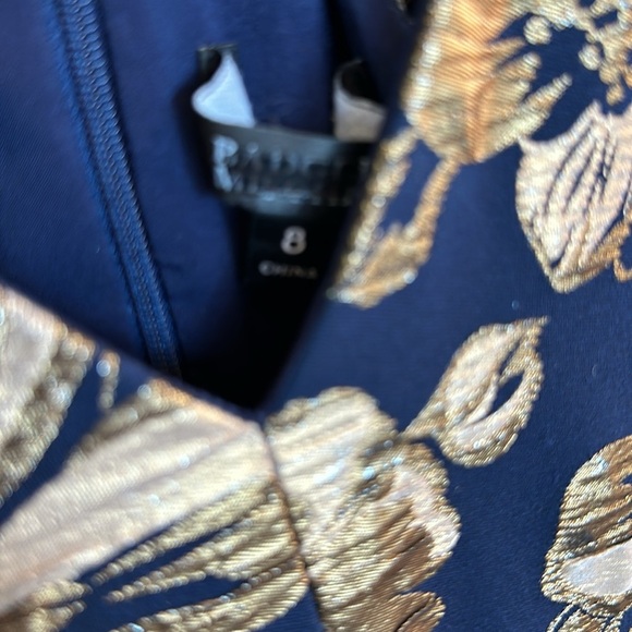 Badgley Mischka
Floral Jacquard Gown size 8 - Picture 12 of 16